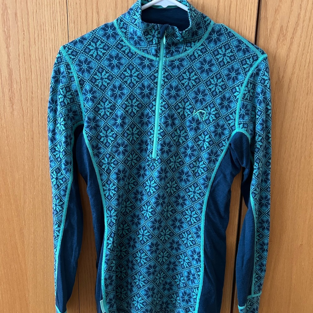 Kari Traa half zip first layer top, 100% Merino Wool. Beautiful pattern